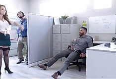 Supervisora Incentiva Con Su Cuerpazo